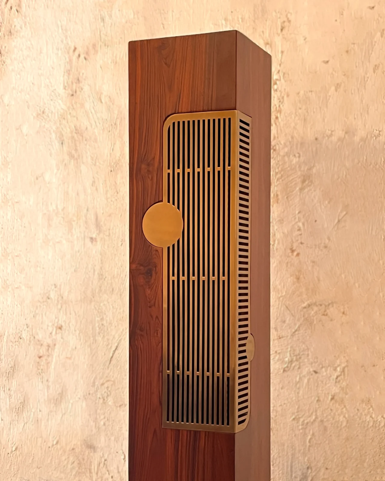 Sārava Xl - Reclaimed Teak Wood / Brass Floor Lamp — 2