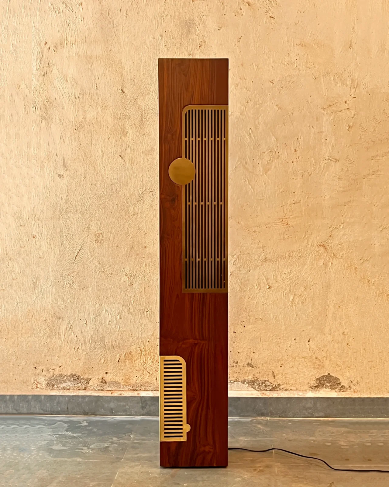 Sārava Xl - Reclaimed Teak Wood / Brass Floor Lamp — 6