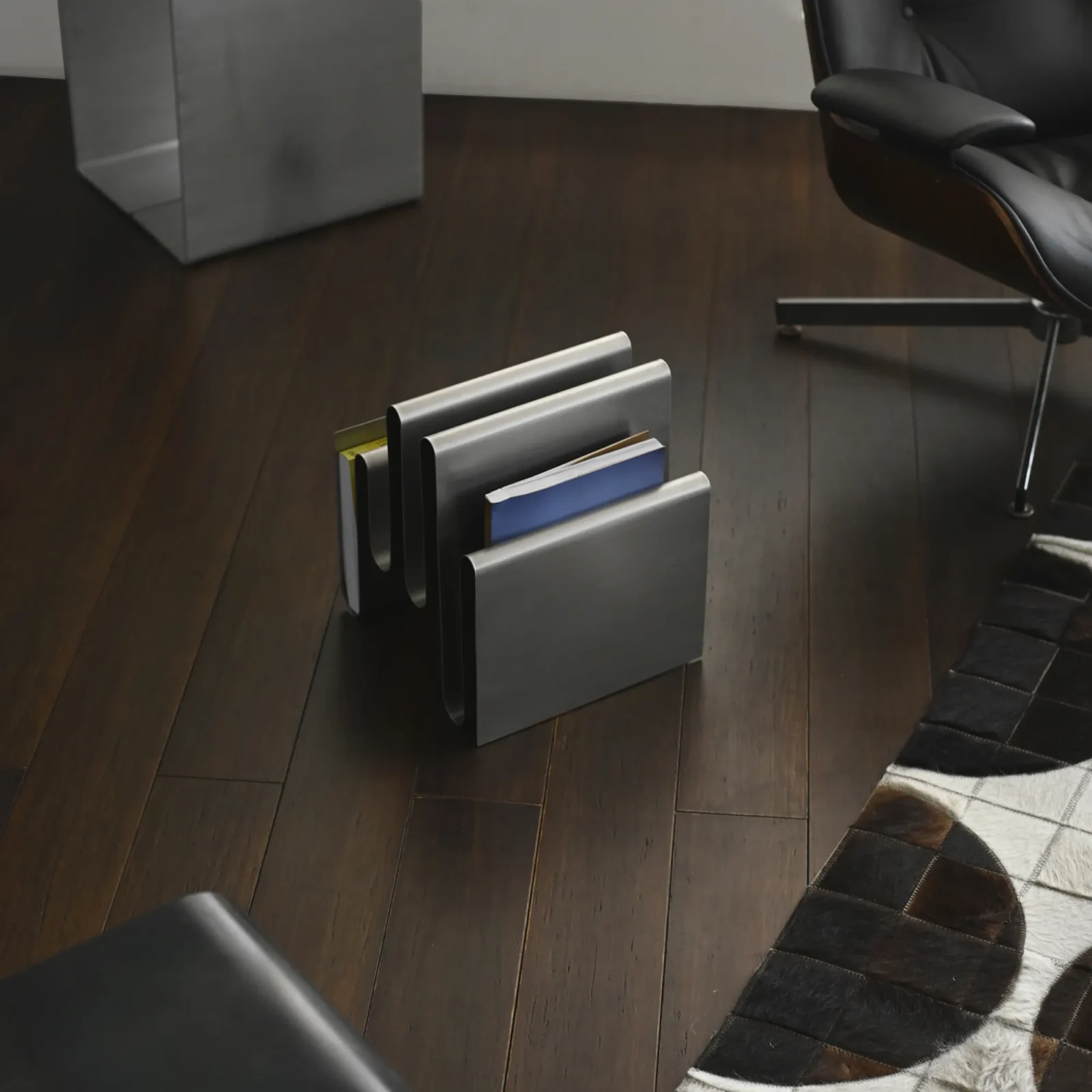 R001-01 - Stainless Steel Magazine Holder — 2