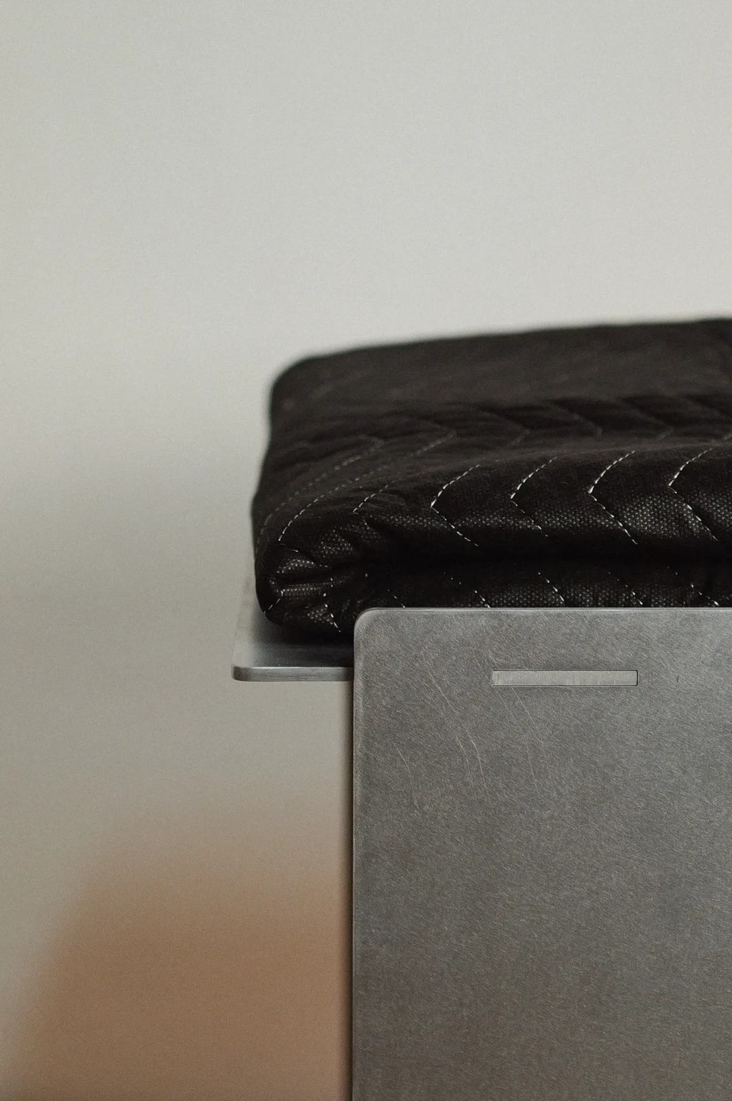 Flat Metals - Seat 01 — 3