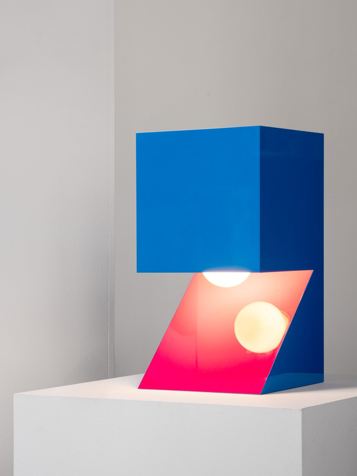 Nefertiti Floor Lamp in Aluminum