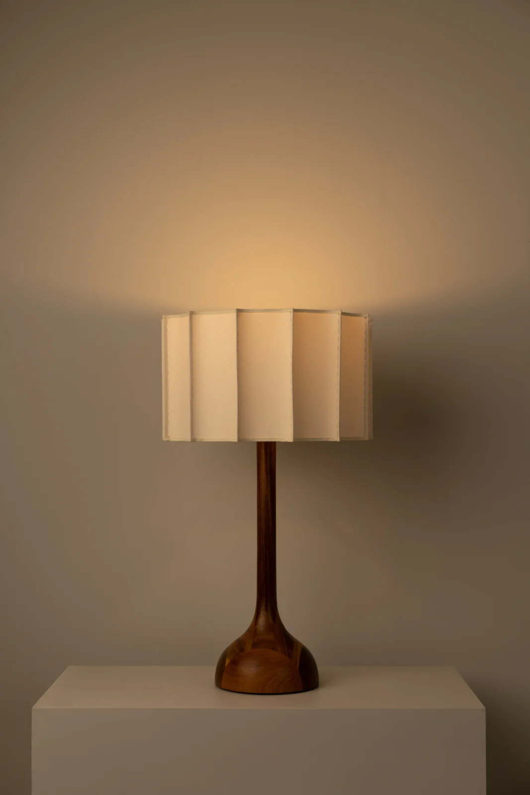 Pata De Elefante Medium Table Lamp in Parota Wood — 2