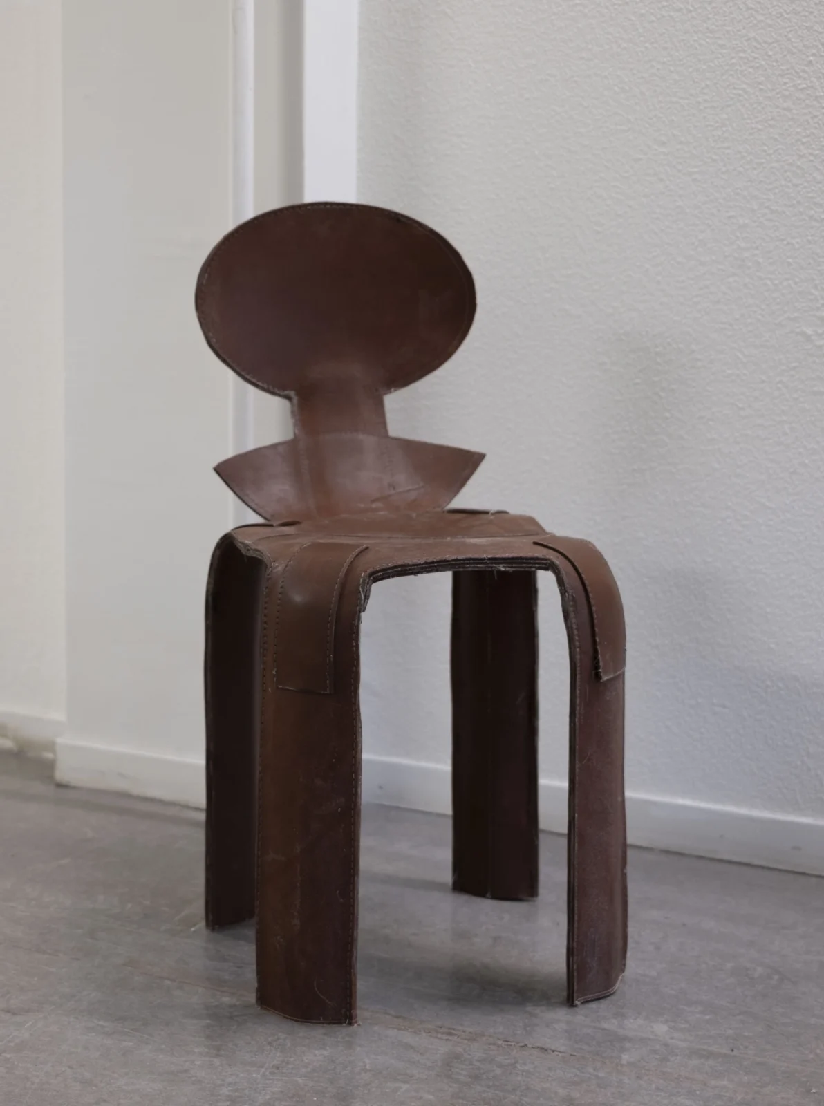 Hartleder - Sustainable Cowhide Chair — 1