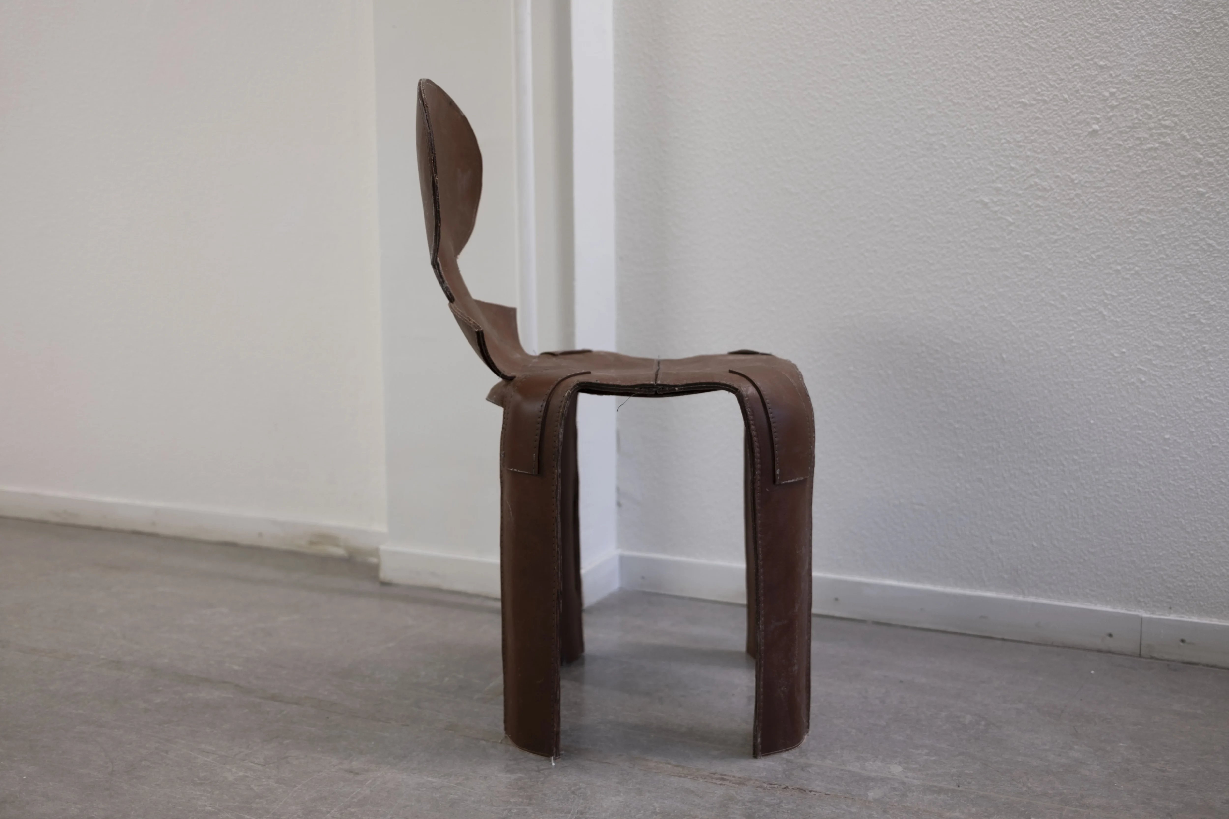 Hartleder cowhide chair viewed from the side by Emil Keller