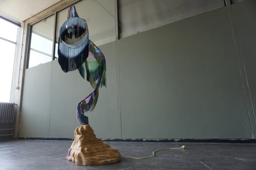 Shy Floor Lamp in Birch Wood and Blown Glass — 7