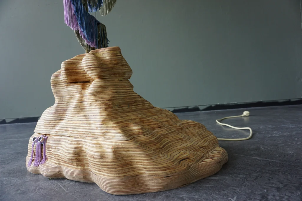 Shy Floor Lamp in Birch Wood and Blown Glass — 8