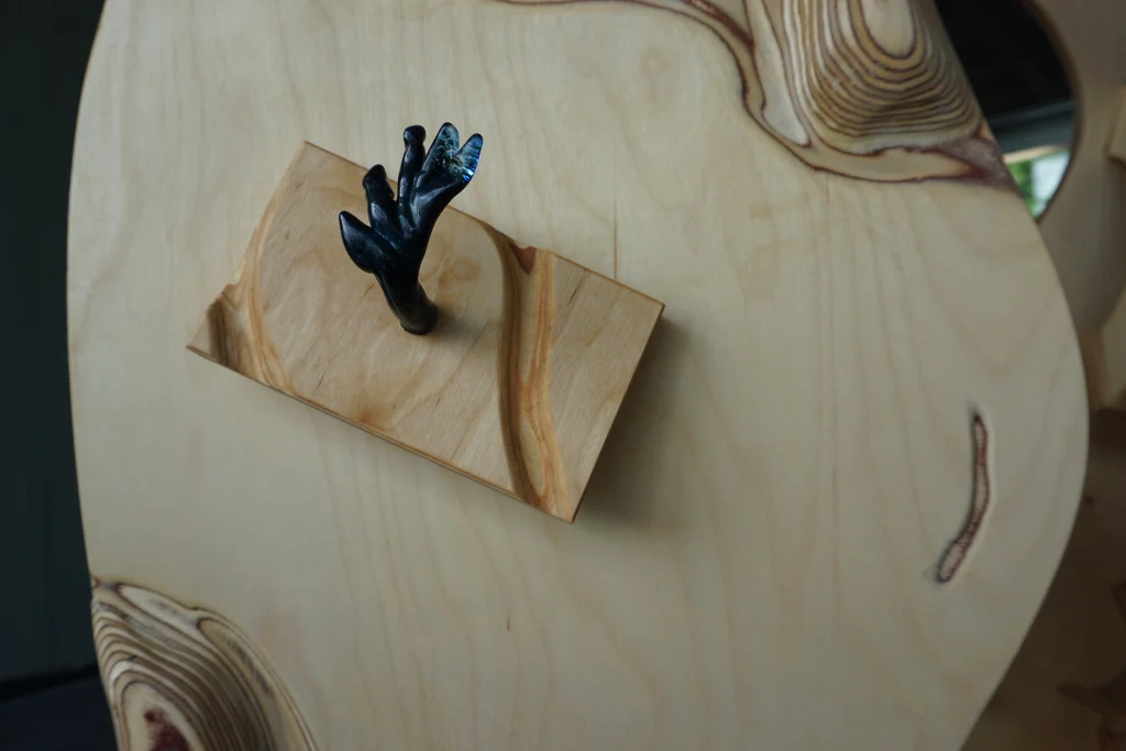 The Cabinet In Love — 7