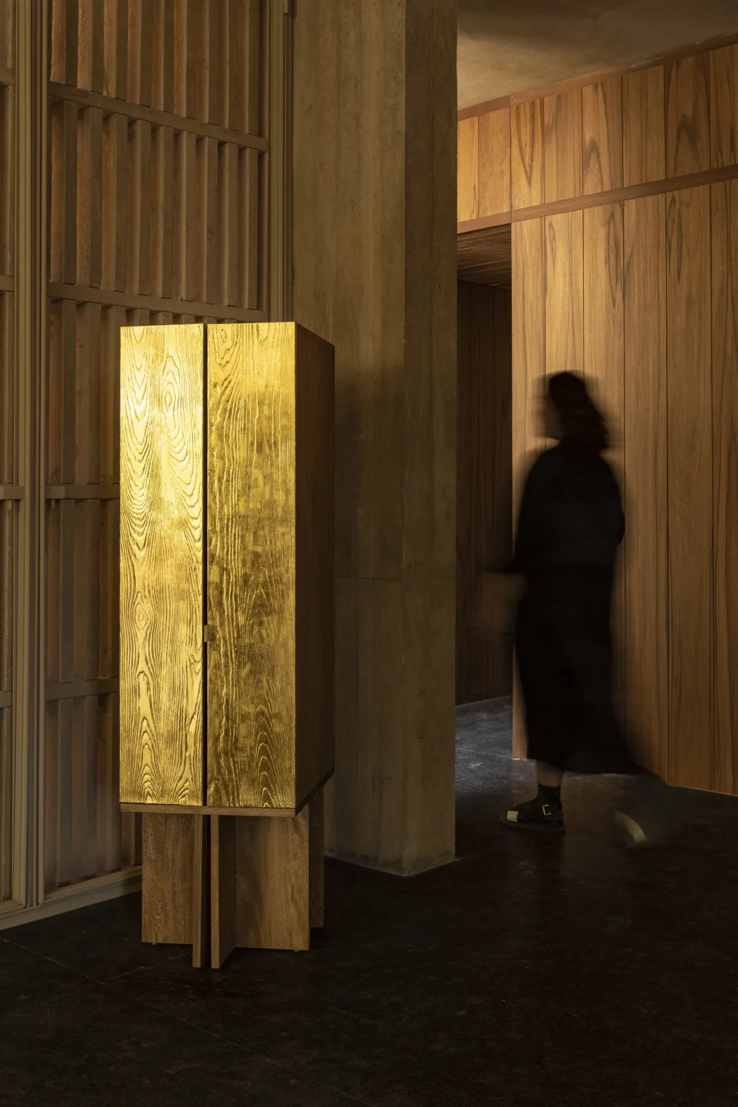 Aurum - Gold Leaf Cabinet 120 Storage — 16