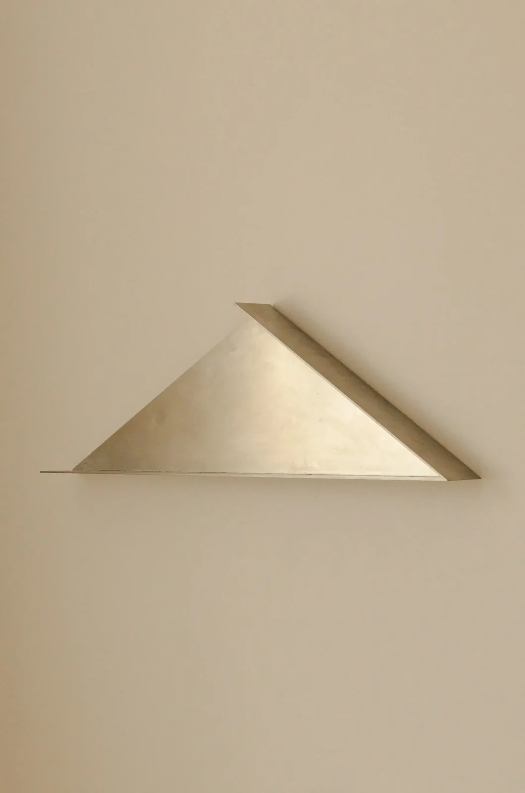 The Front stainless steel wall shelf by COSEINCORSO shaped as a temple pediment