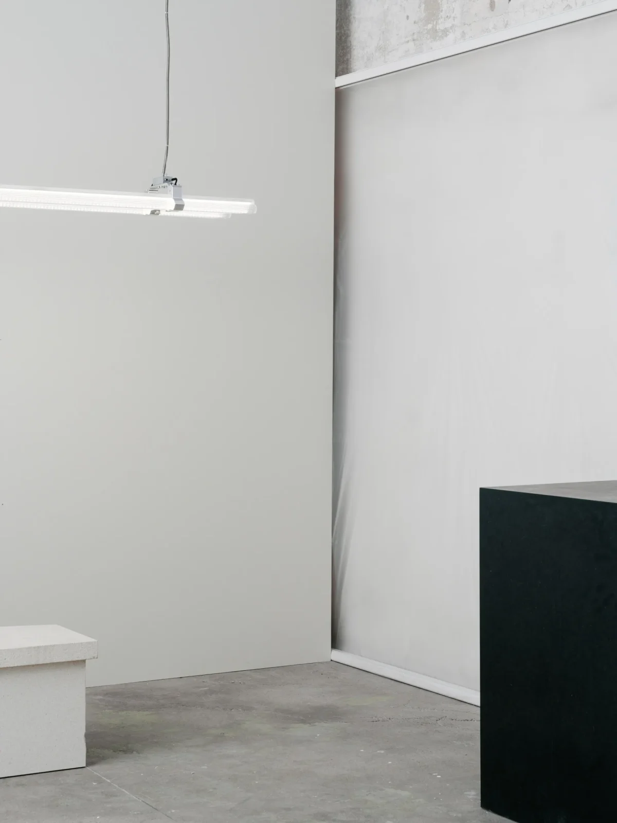Collier P2 Ceiling Lamp in Glass and Aluminum — 3