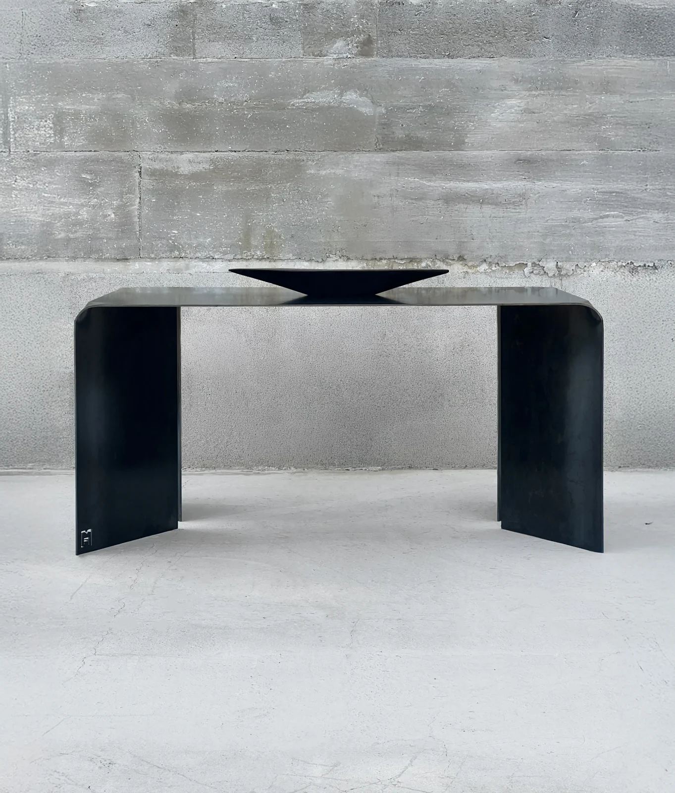 Doa – Steel Table – ADORNO DESIGN