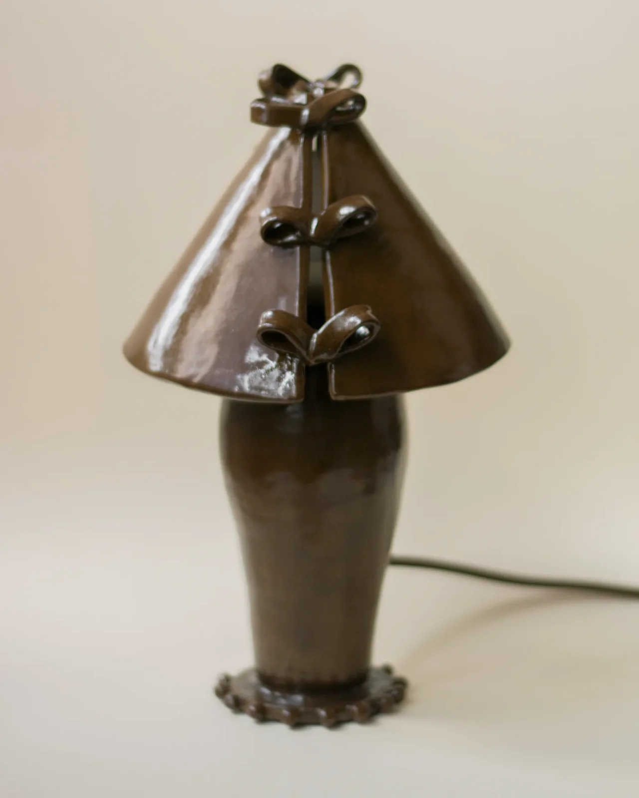 La Bergère Table Lamp In Glazed Ceramic — 2