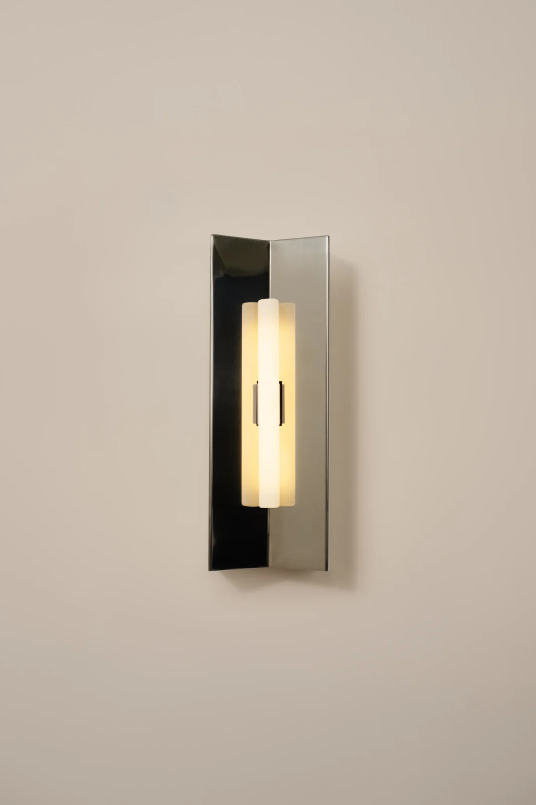 Arrow M European Wall Sconce in Polished Steel — 6
