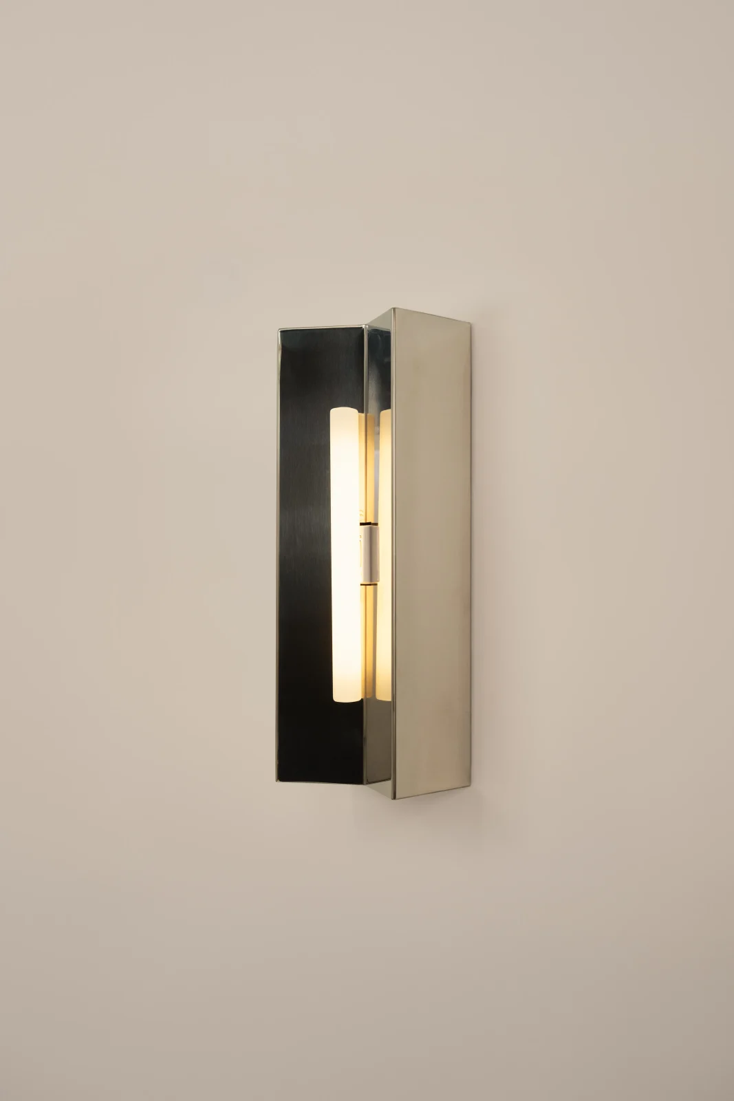 Arrow M European Wall Sconce in Polished Steel — 2