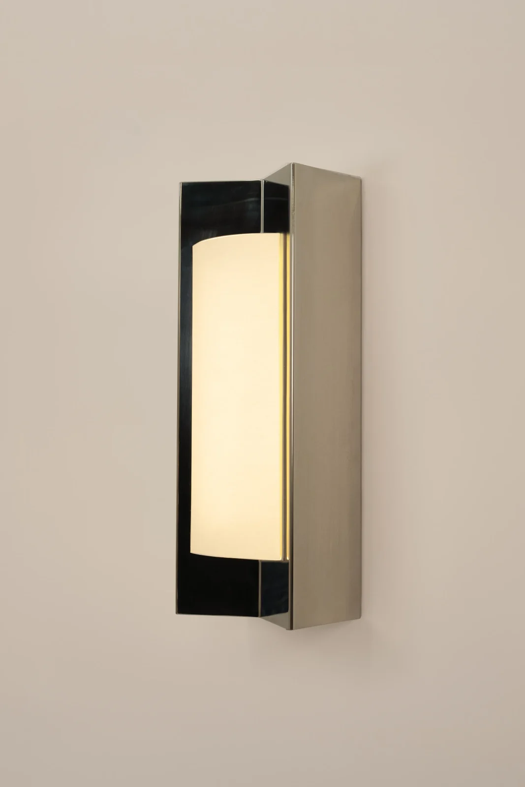 Arrow M European Wall Sconce in Polished Steel — 3
