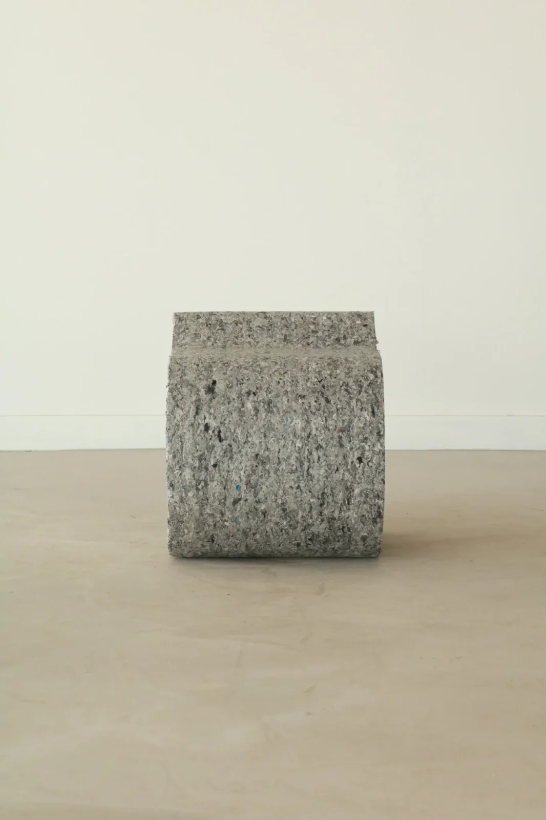 T15 Stool — 4