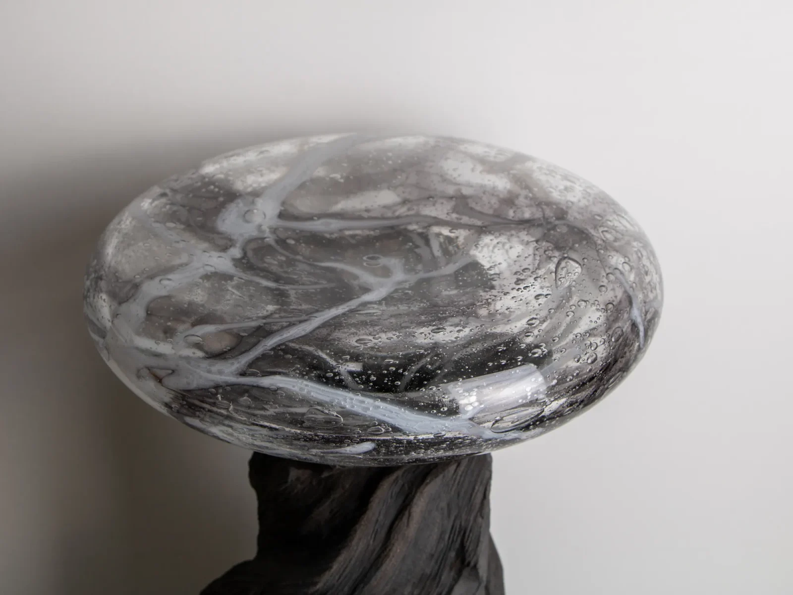 Isla No 1 - Sculptural Table In Stoneware & Hand-blown Glass — 6