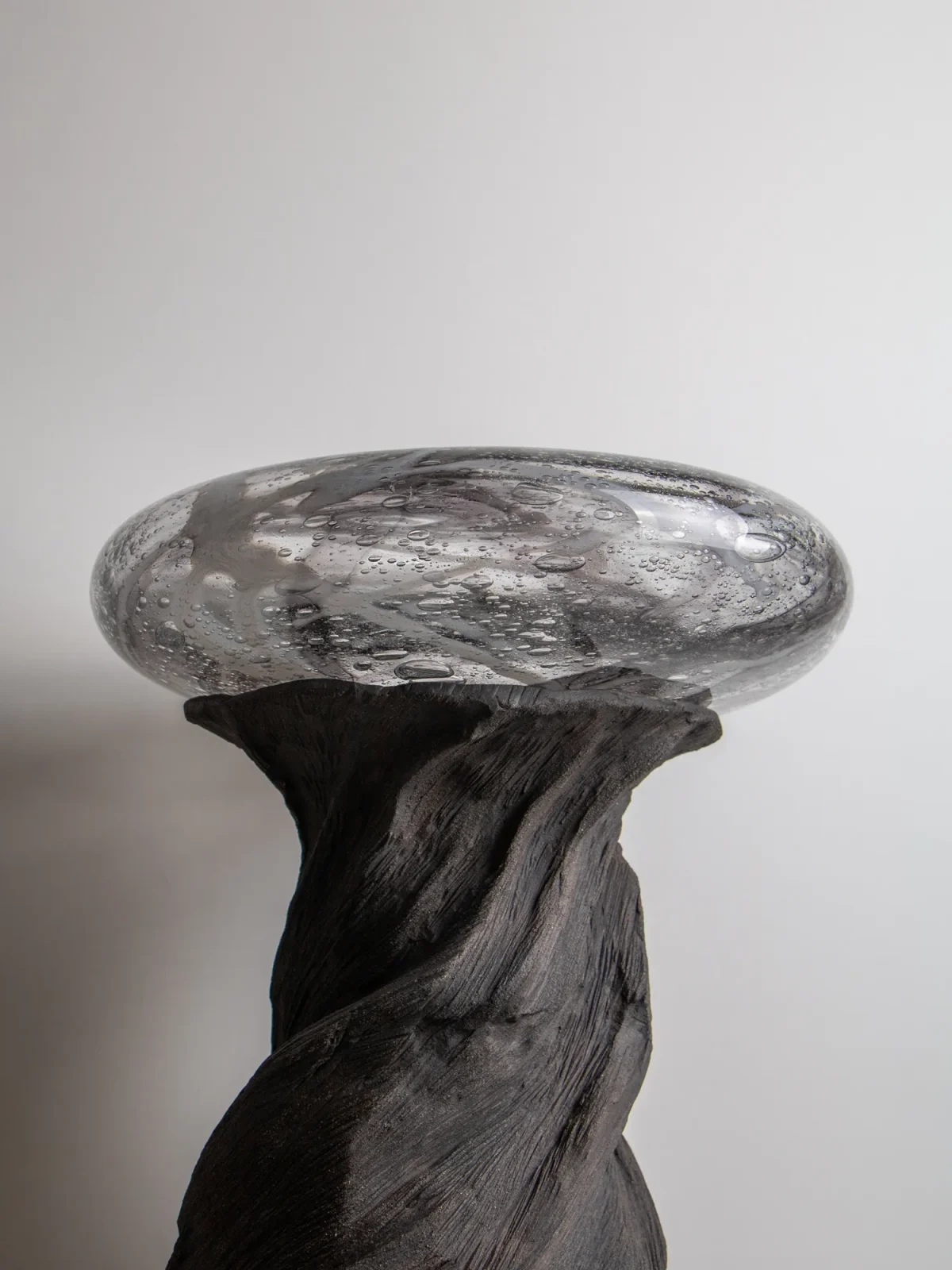 Isla No 1 - Sculptural Table In Stoneware & Hand-blown Glass — 7