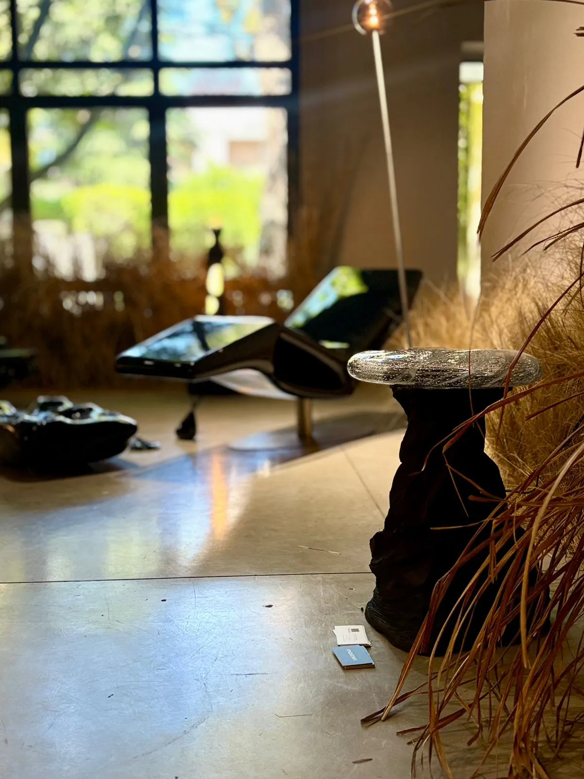 Isla No 1 - Sculptural Table In Stoneware & Hand-blown Glass — 4