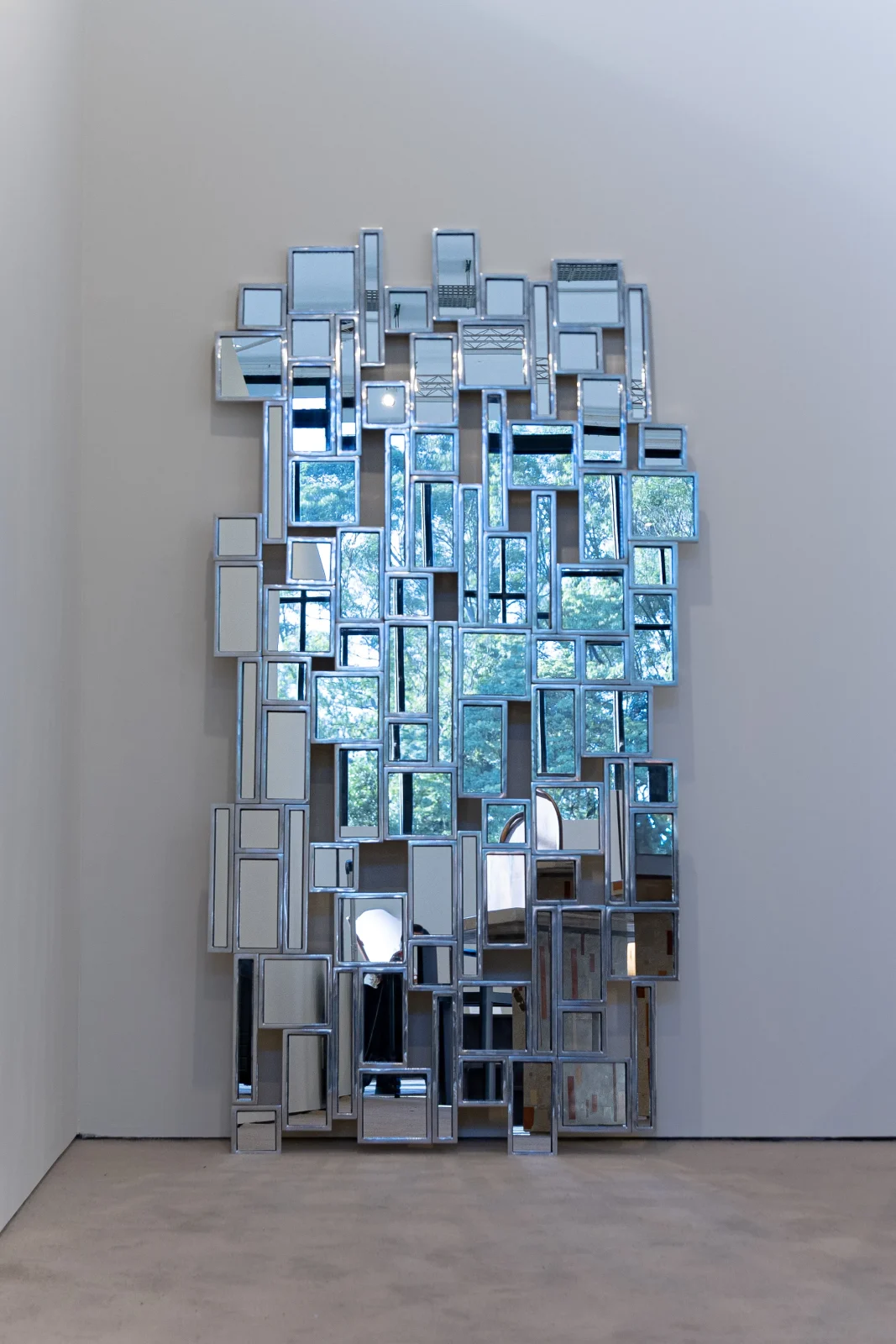 Domino Mirror, an example of a frame built from recycled aluminum