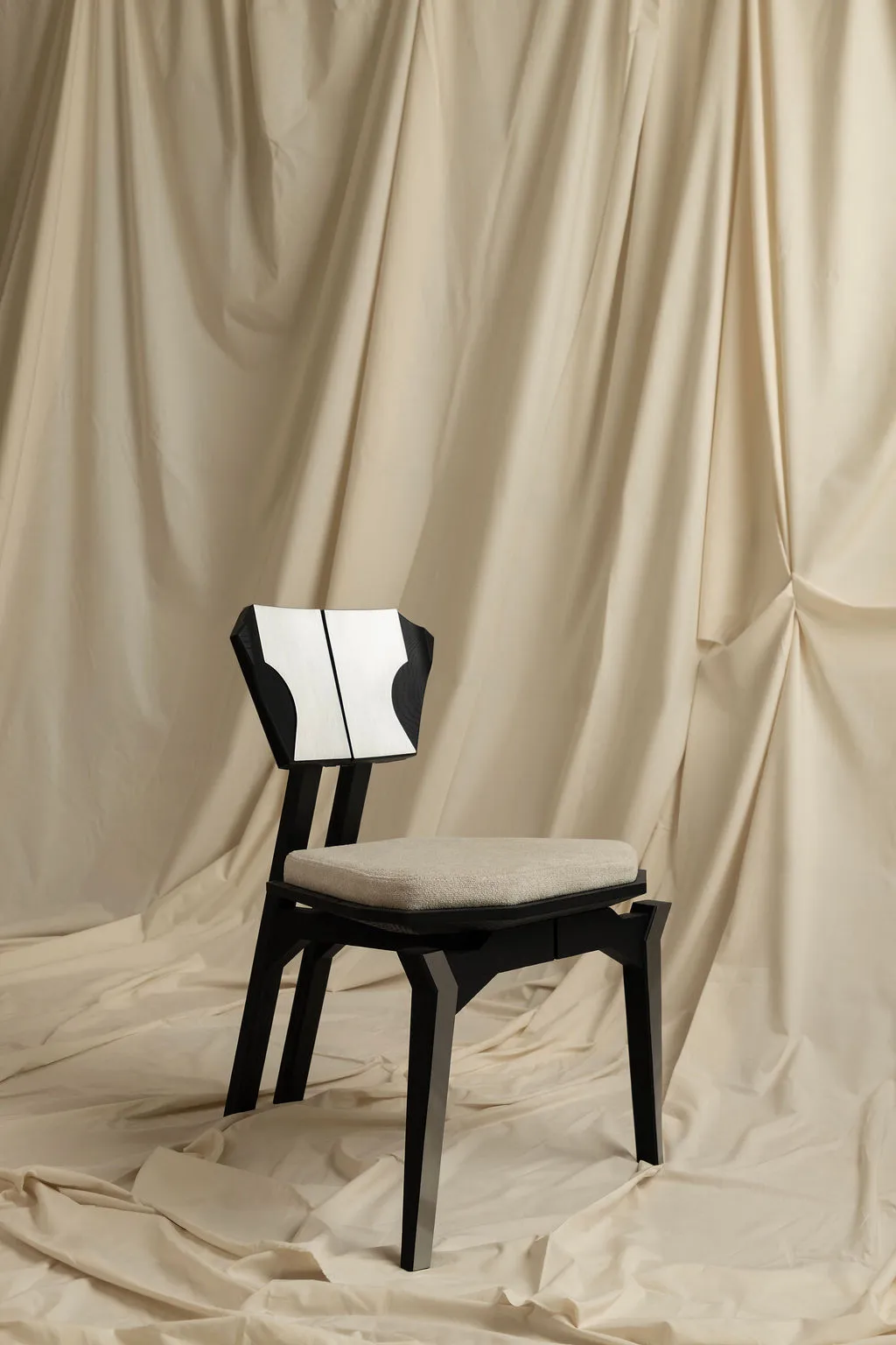 Angulo dining chair in burnt white oak with an angular two-tone backrest and upholstered seat by Toro Manifesto