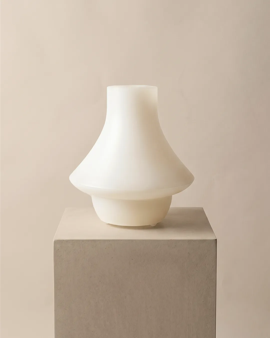 Llar Table Lamp in Alabaster — 2