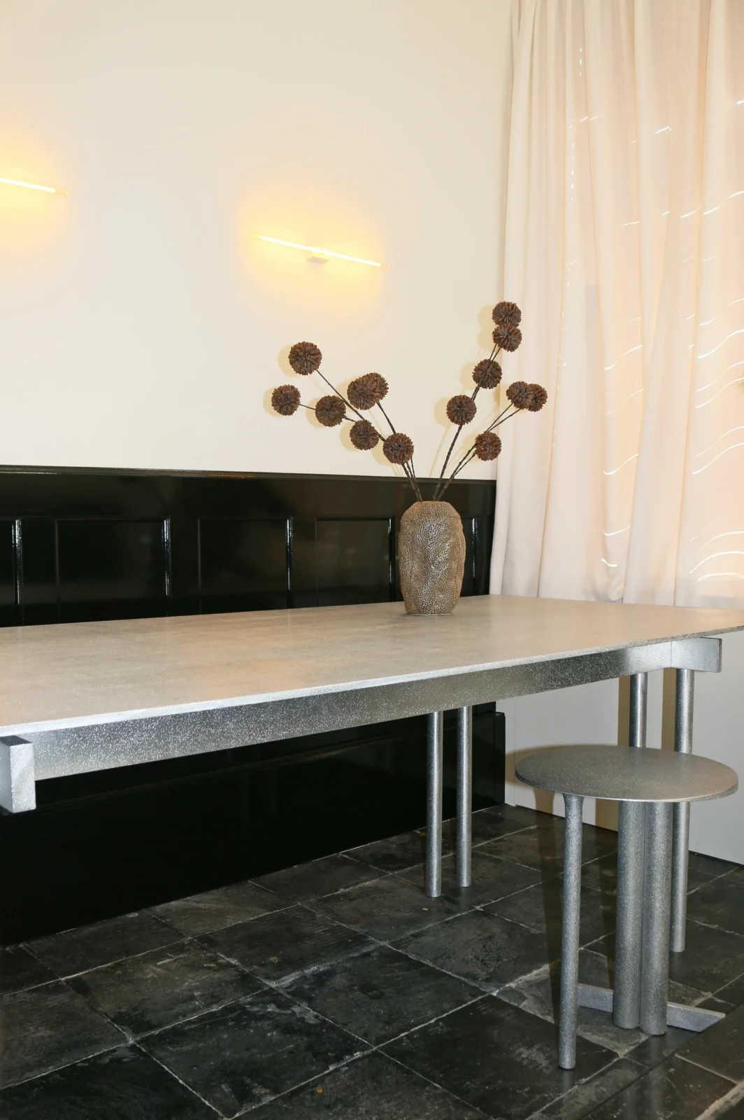 Onor Table — 4