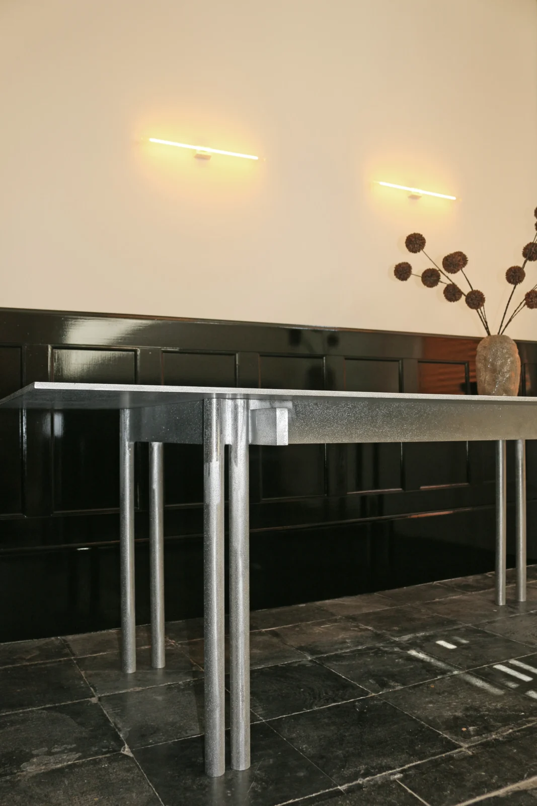 Onor Table — 10