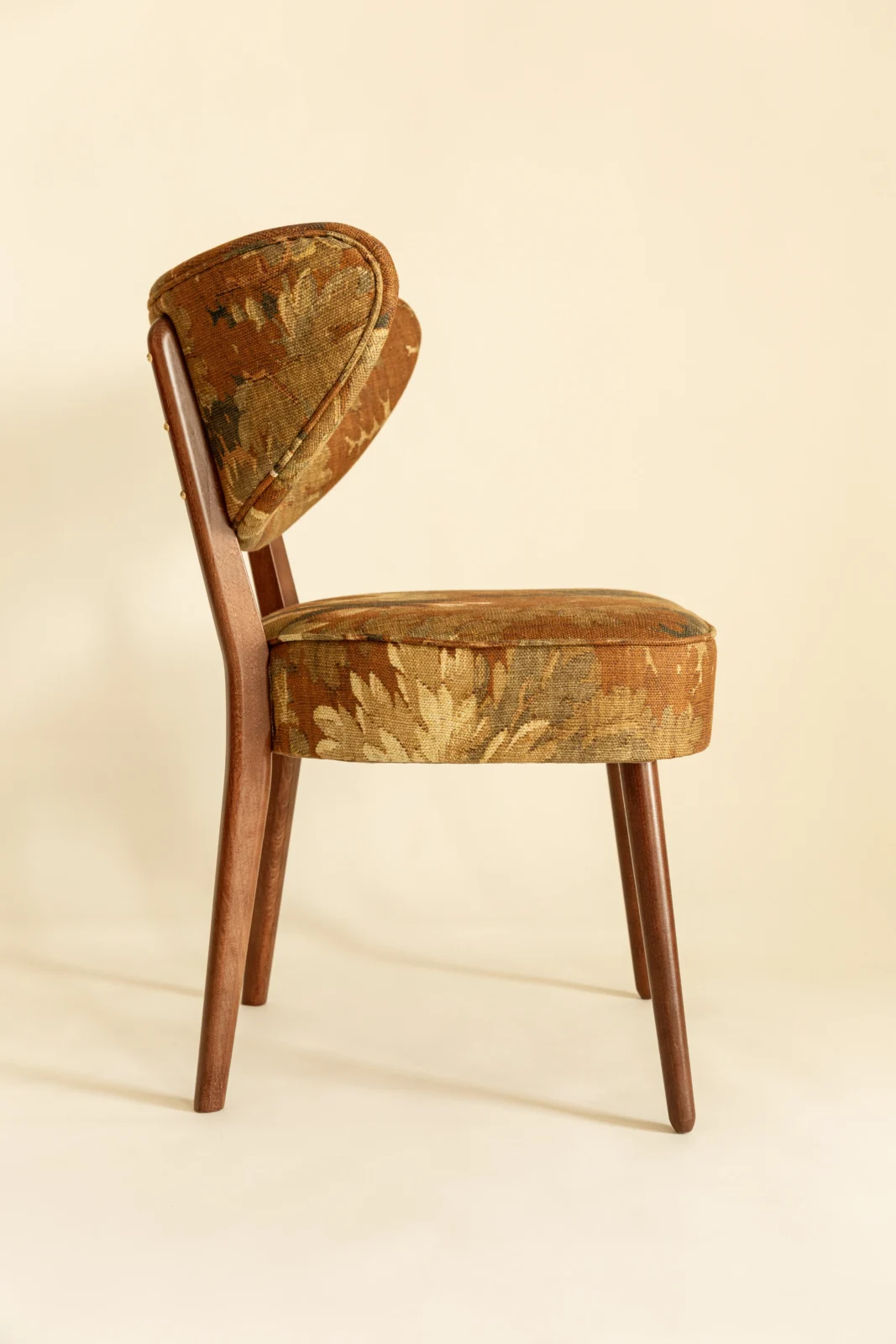 Vintola Dining Chair, Schwarzwald Linen - Dedar, Walnut Wood — 7