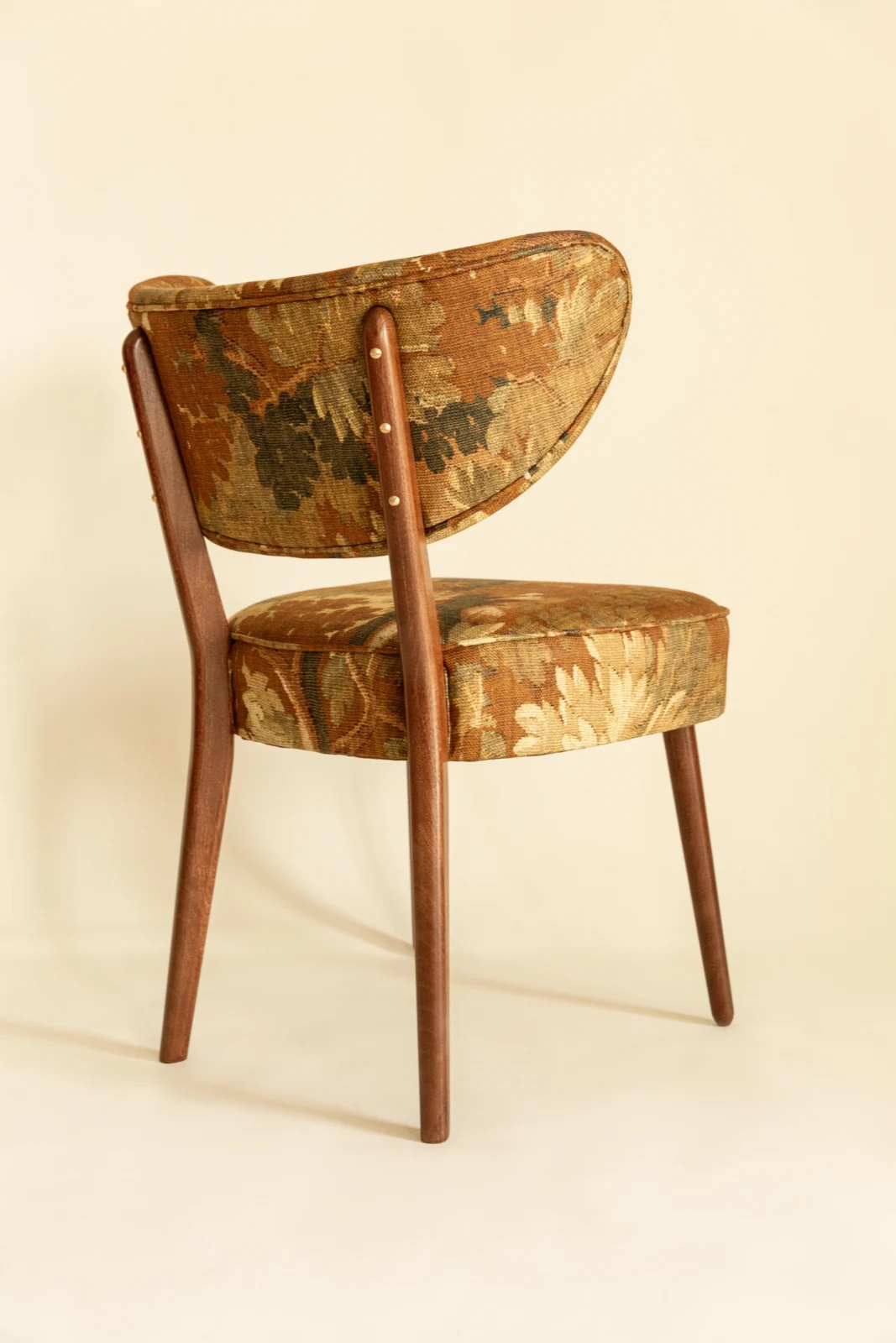 Vintola Dining Chair, Schwarzwald Linen - Dedar, Walnut Wood — 8