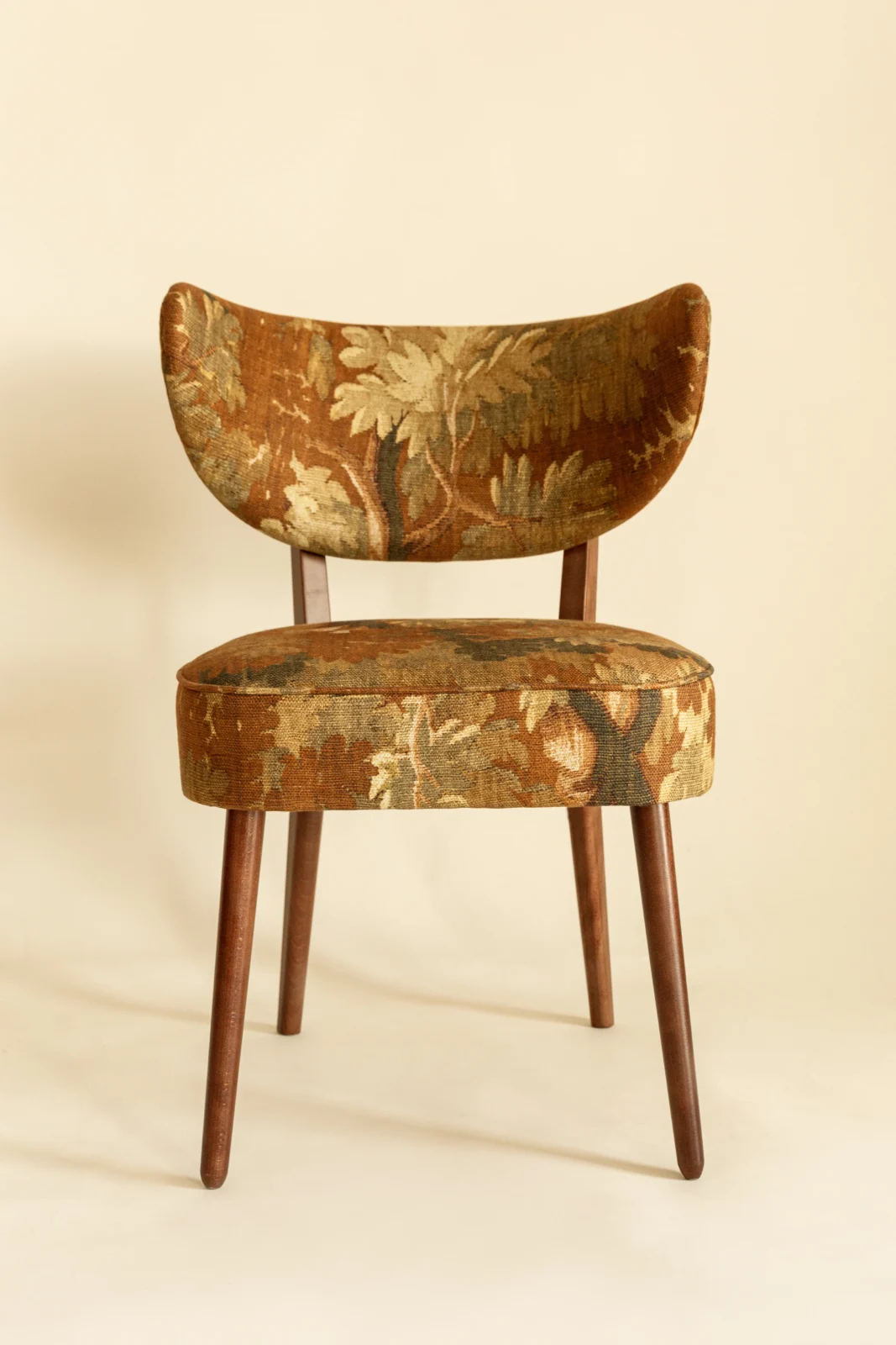 Vintola Dining Chair, Schwarzwald Linen - Dedar, Walnut Wood — 3