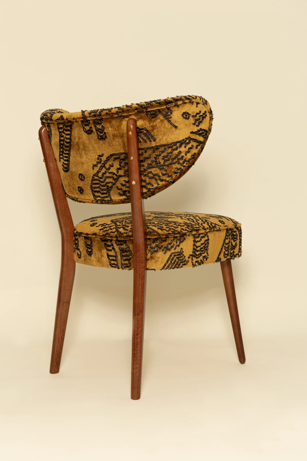 Vintola Dining Chair, Tiger Mountain Velvet - Dedar, Walnut Wood — 5