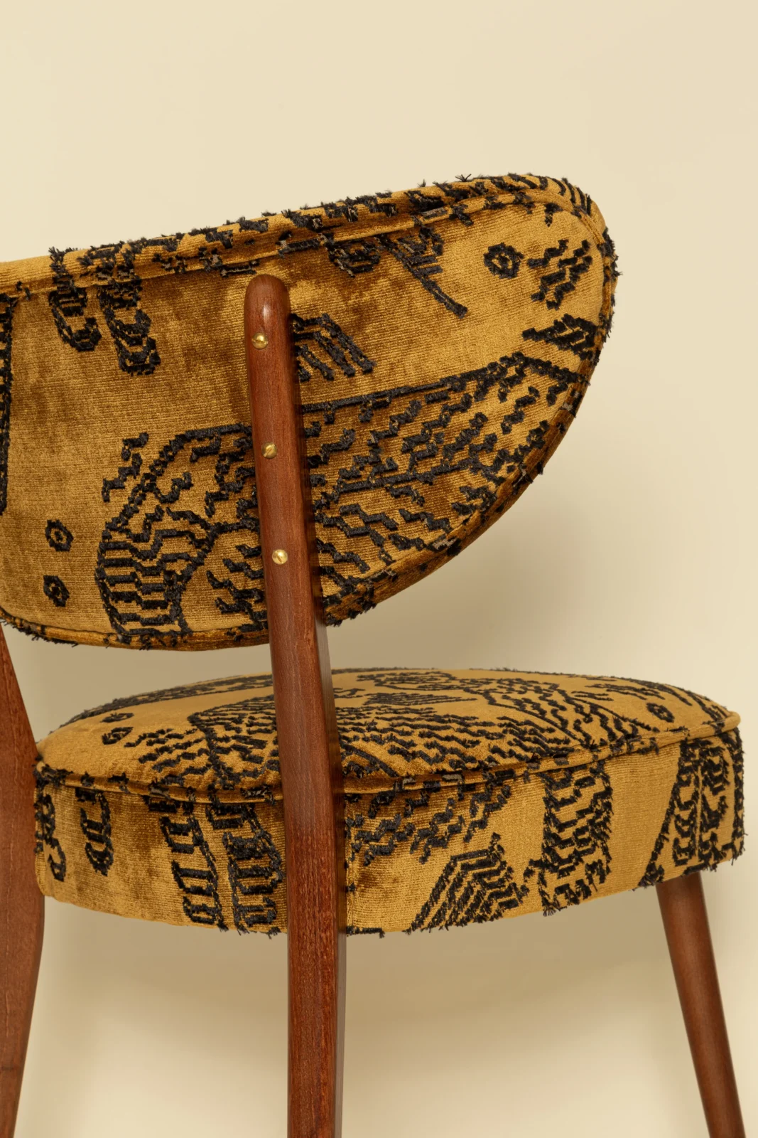 Vintola Dining Chair, Tiger Mountain Velvet - Dedar, Walnut Wood — 4