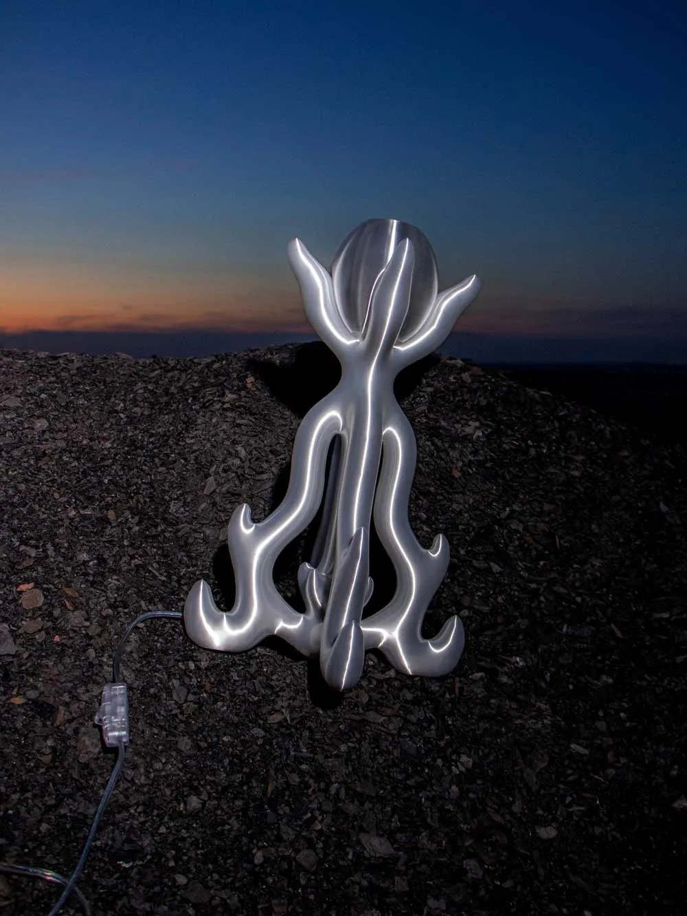 Axile table lamp in bio plastic inspired by a dried thistle by Errance