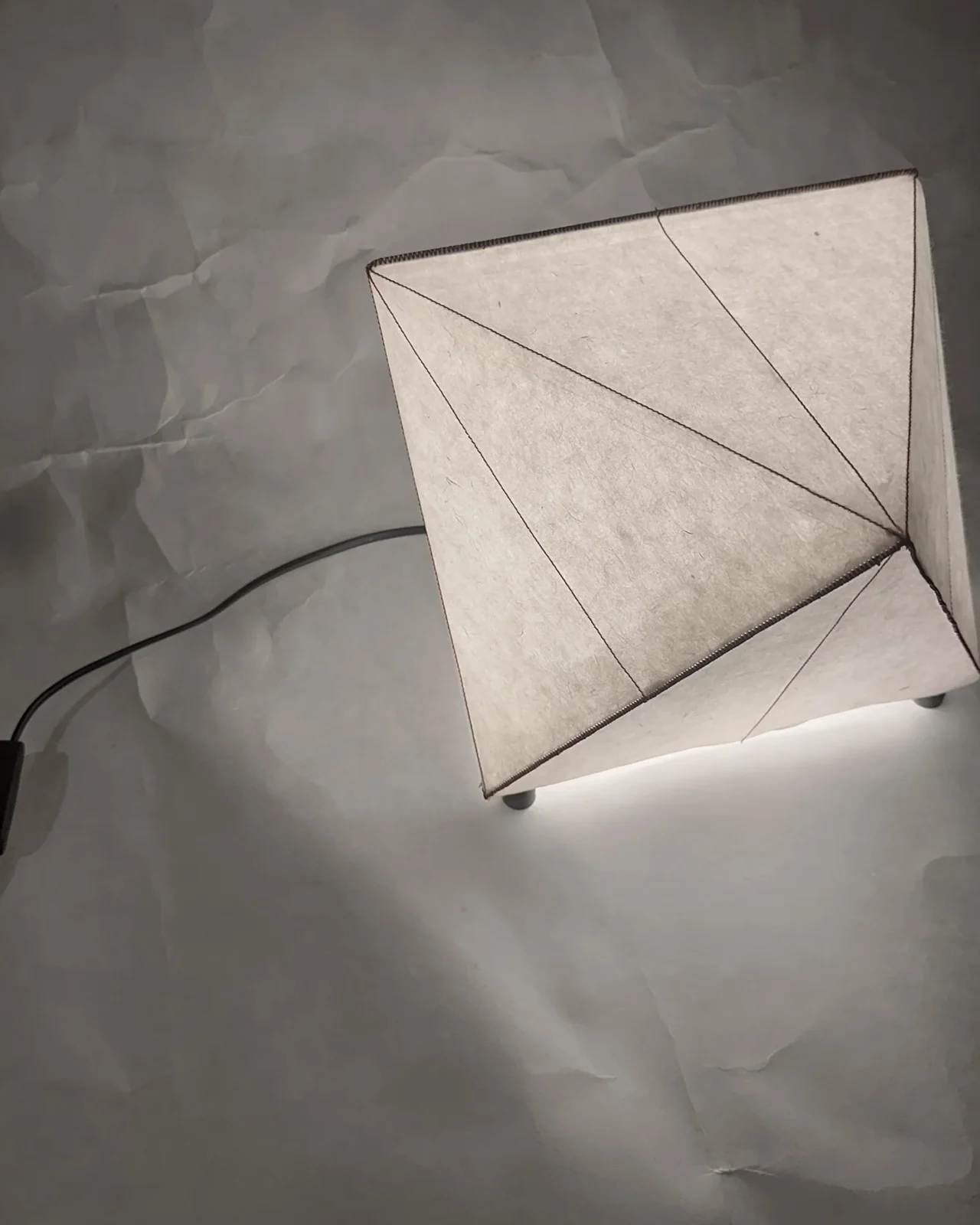 Biiit 006 Table Lamp In Paper And Brass — 3