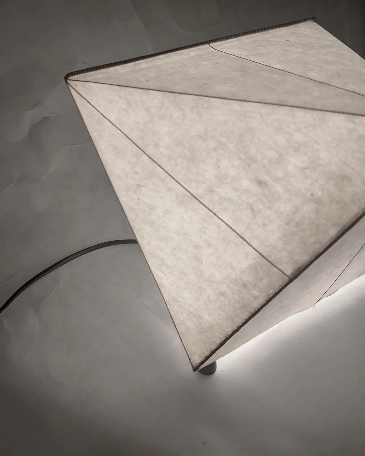 Biiit 006 Table Lamp In Paper And Brass — 9