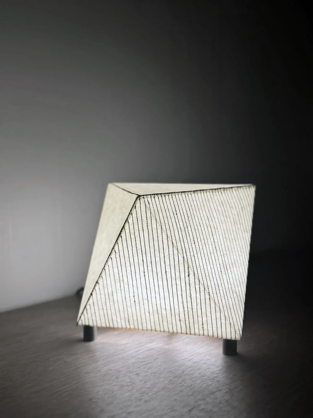 Biiit 007 Table Lamp In Paper And Brass — 2