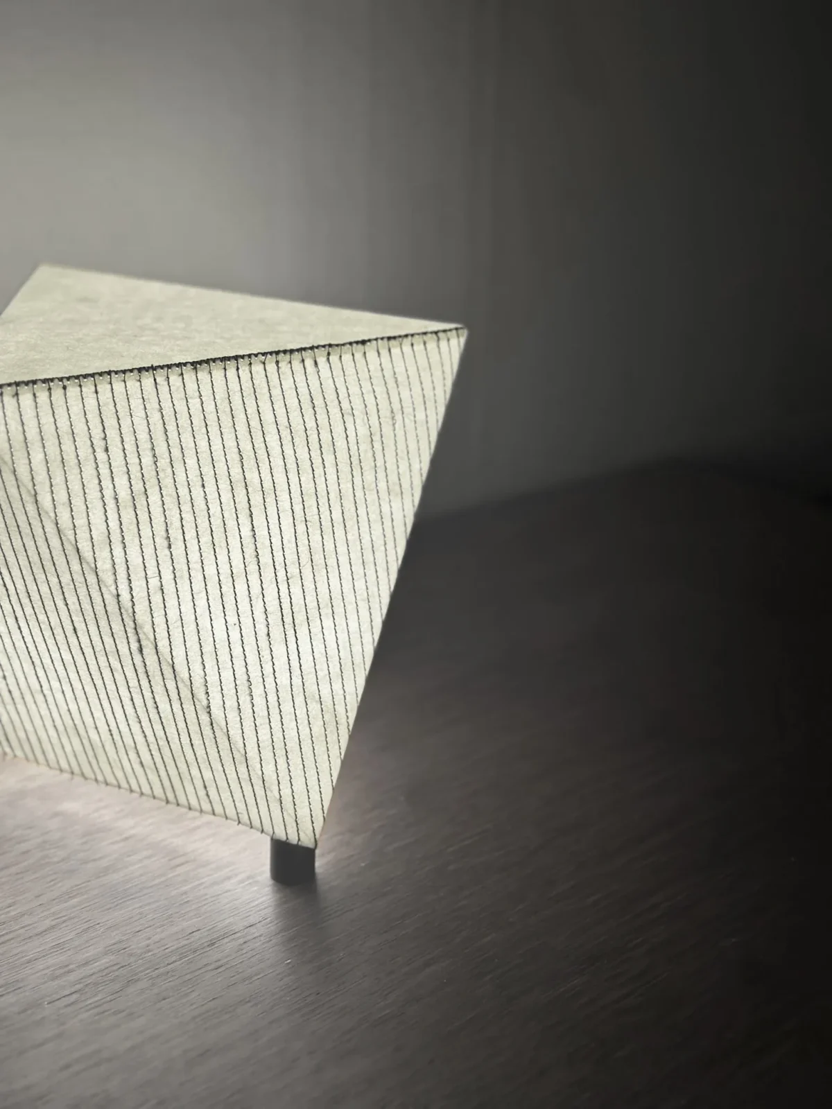 Biiit 007 Table Lamp In Paper And Brass — 3