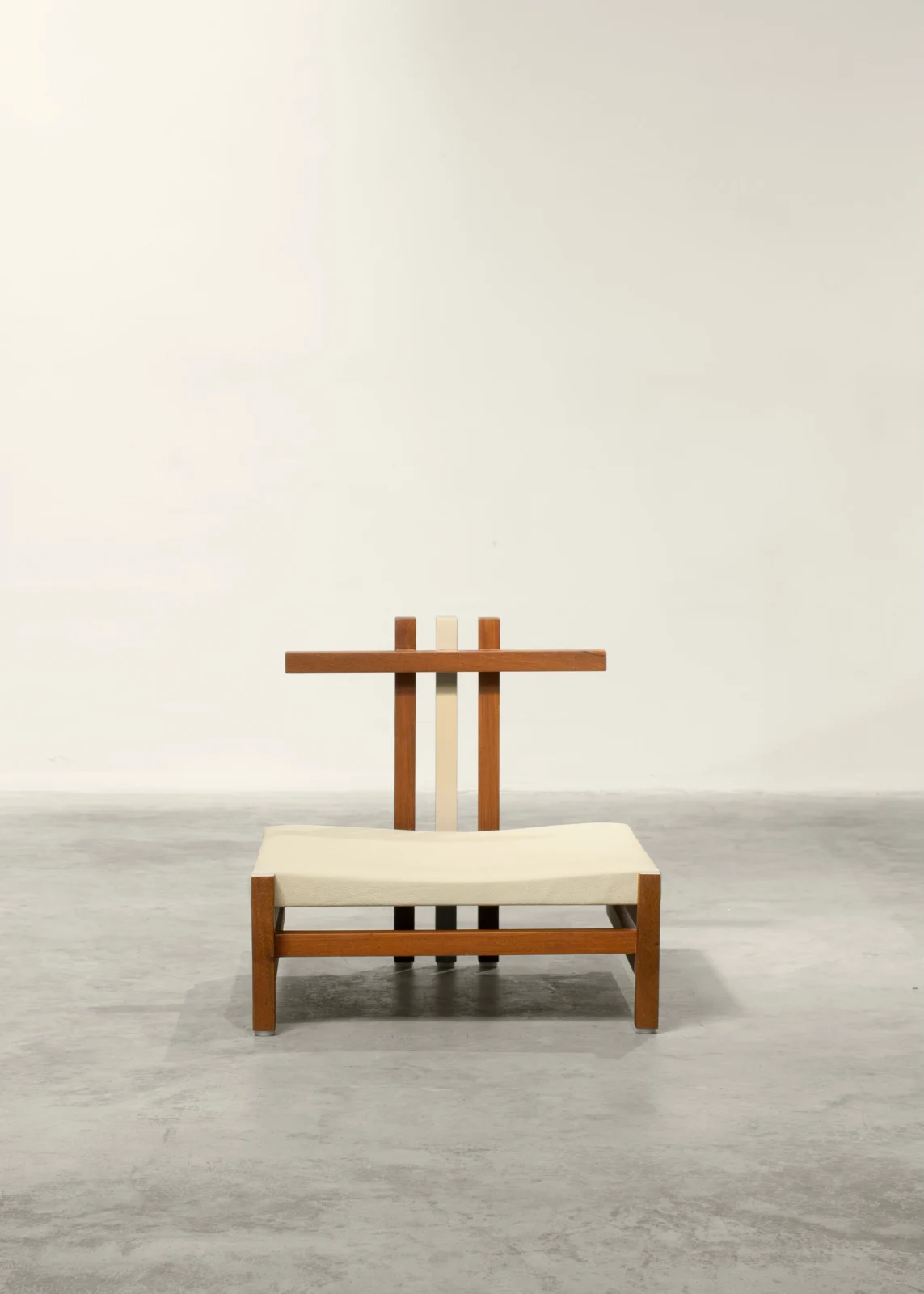 Amigo Floor Stool — 2