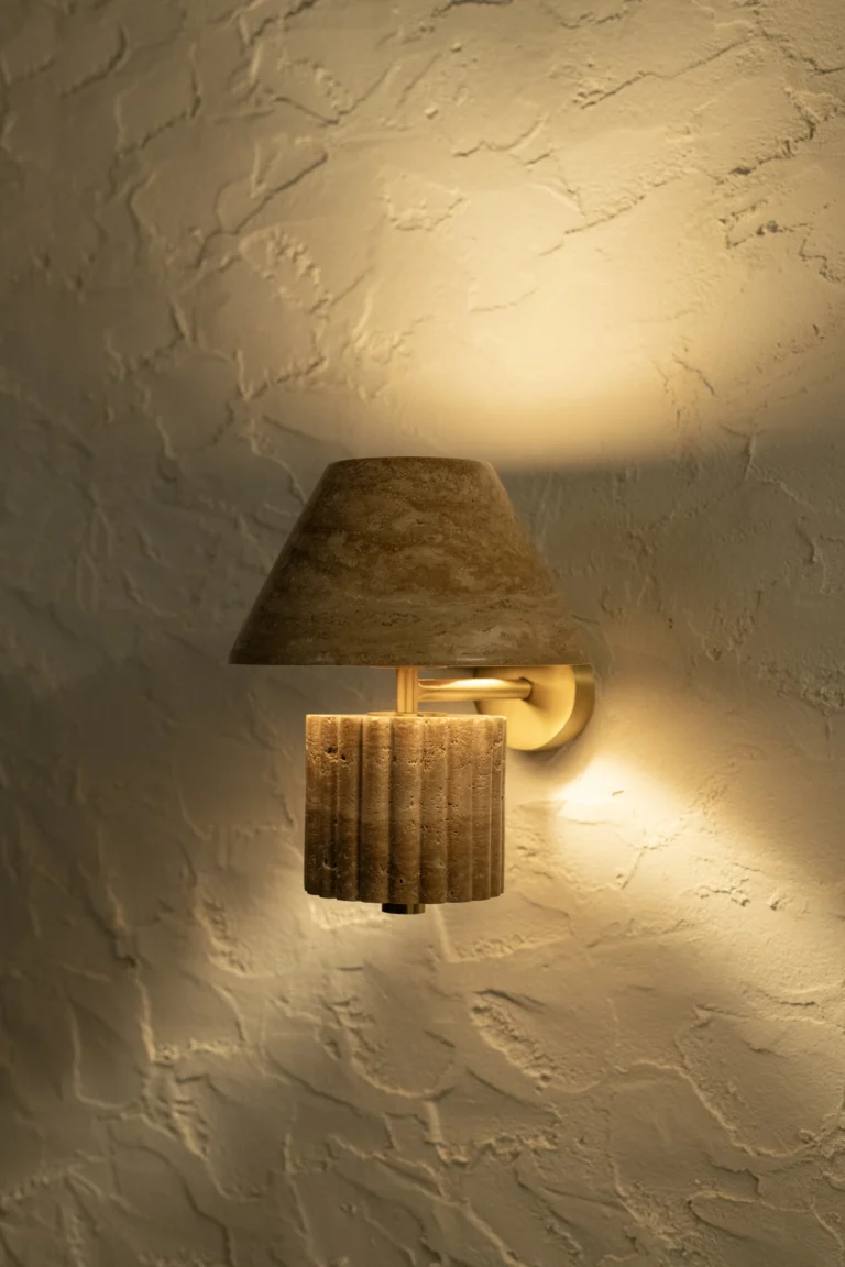 Rio Wall Lamp In Beige Travertine And Brass — 4
