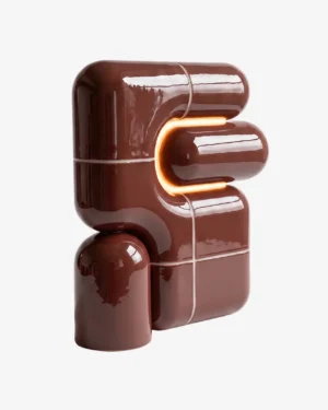 U-021 Table Lamp in Garnet high-gloss PLA on a table, front view.