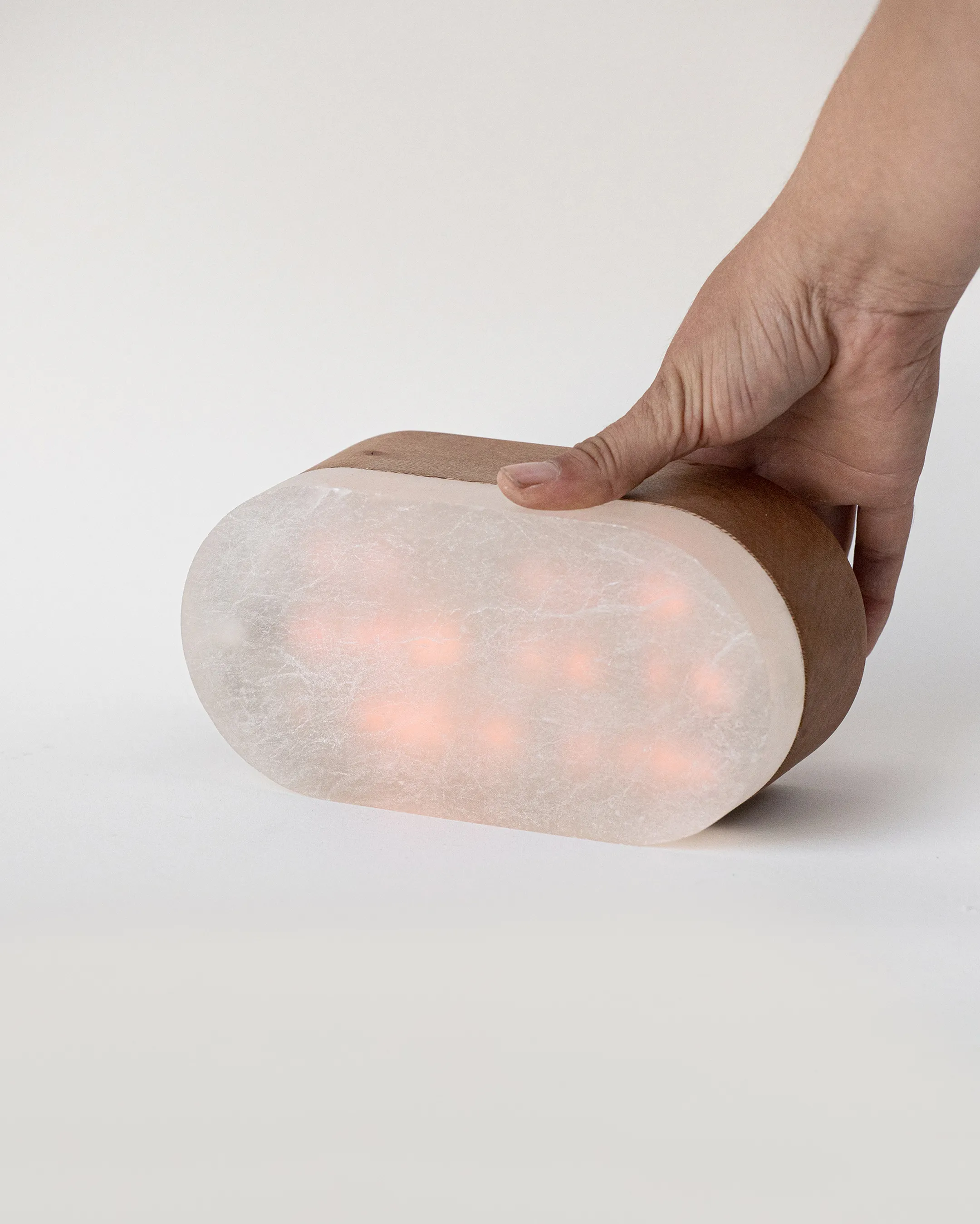 Cumulo table lamp in natural alabaster and solid oak by Valentine Maurice