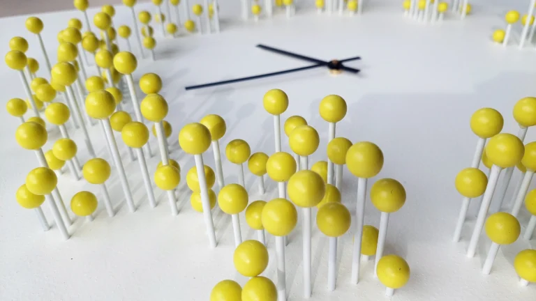 "mocap" Illusionistic Wall Clock White/yellow — 4