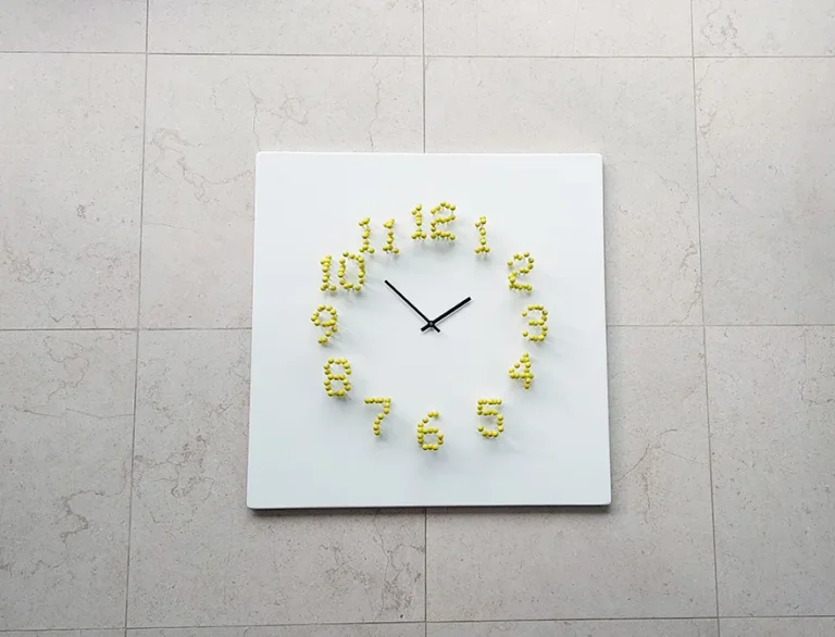 "mocap" Illusionistic Wall Clock White/yellow — 9