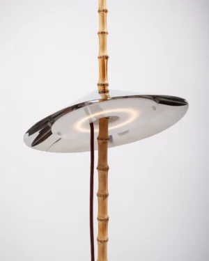 7plates Floor Lamp in mirror-polished stainless steel on a bamboo pole, close-up.