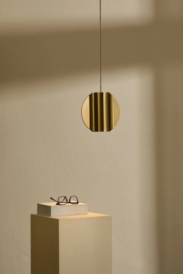 Pétale Pendant Lamp in Brass — 2