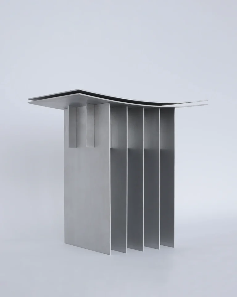 Brush Stool by SESTRA seen from a three-quarter angle, the dipped seat and graduated fins of the aluminum base